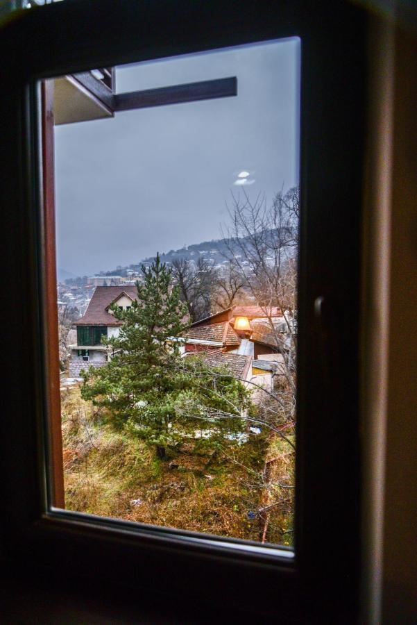 Paxlava Guesthouse & Restaurant Дилиян Екстериор снимка