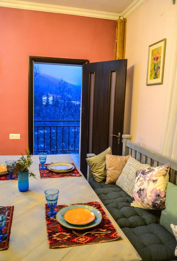 Paxlava Guesthouse & Restaurant Дилиян Екстериор снимка