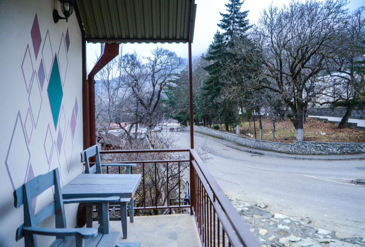 Paxlava Guesthouse & Restaurant Дилиян Екстериор снимка