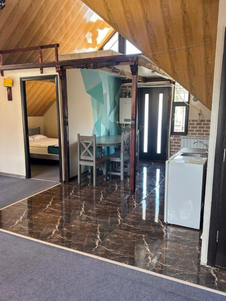 Paxlava Guesthouse & Restaurant Дилиян Екстериор снимка